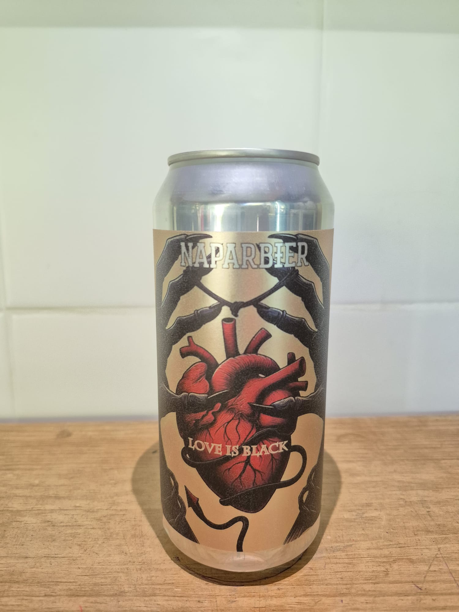 Naparbier Love is black