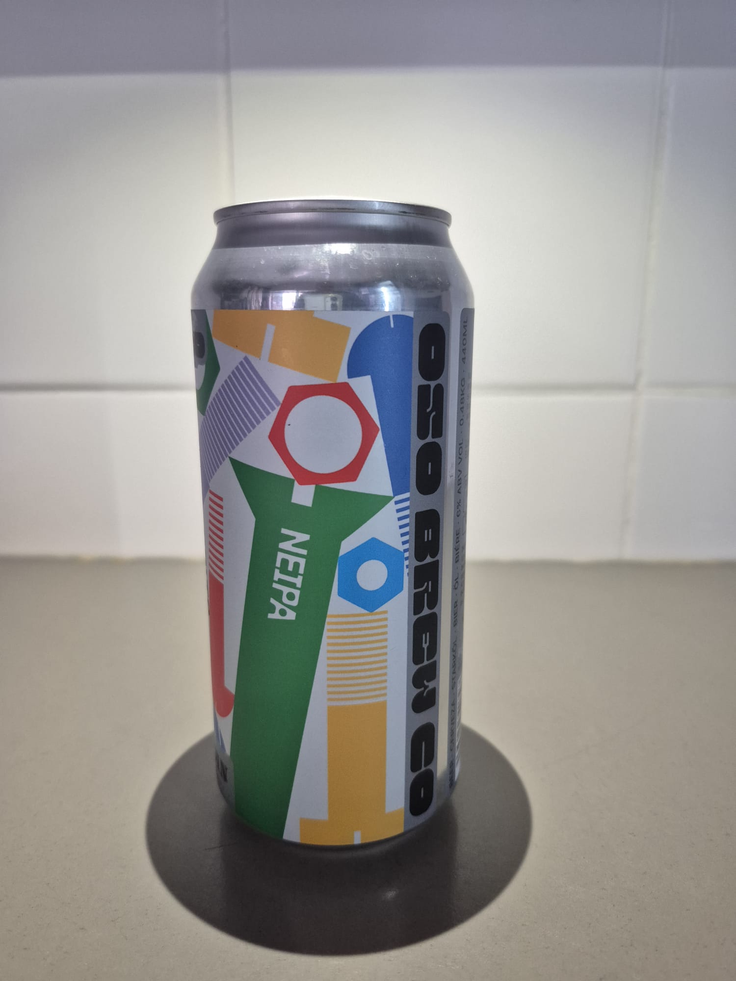 Nuts & Bolts | NEIPA de Oso Brew con Bådin (Noruega) - Imagen 4